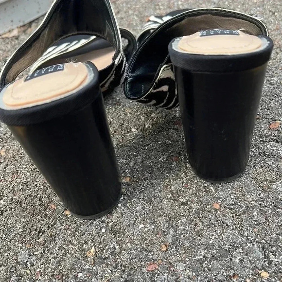White House Black Market women’s zebra print sandal size 7 - Picture 4 of 5